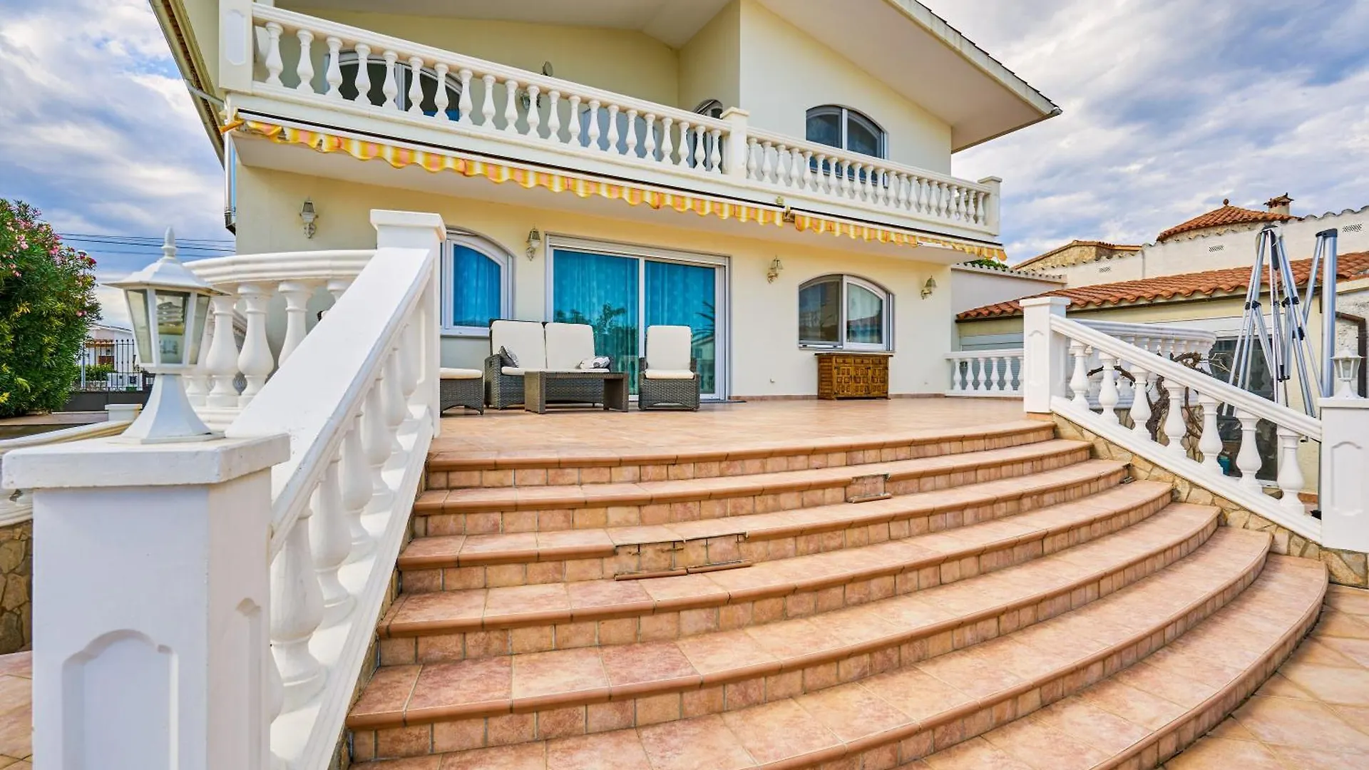 Villa Impresionante Al Canal Con Piscina Empuriabrava Spagna